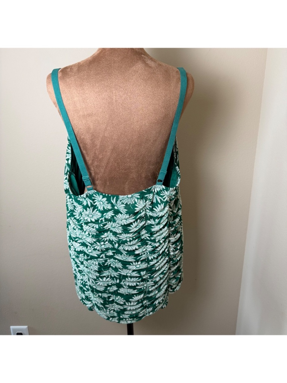 NWT Torrid Mesh Cropped Shirred Cami Tank Top Womens 2X Green White Floral Shirt - Picture 3 of 8